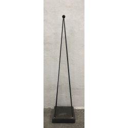 R jern pyramide juletr med kugle top - 130 cm